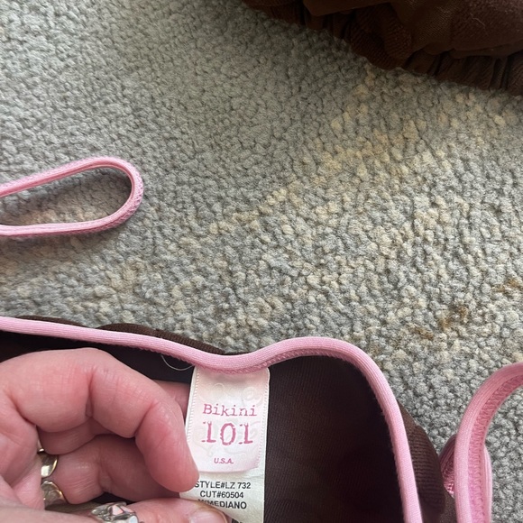 Two string bikinis - Picture 5 of 7